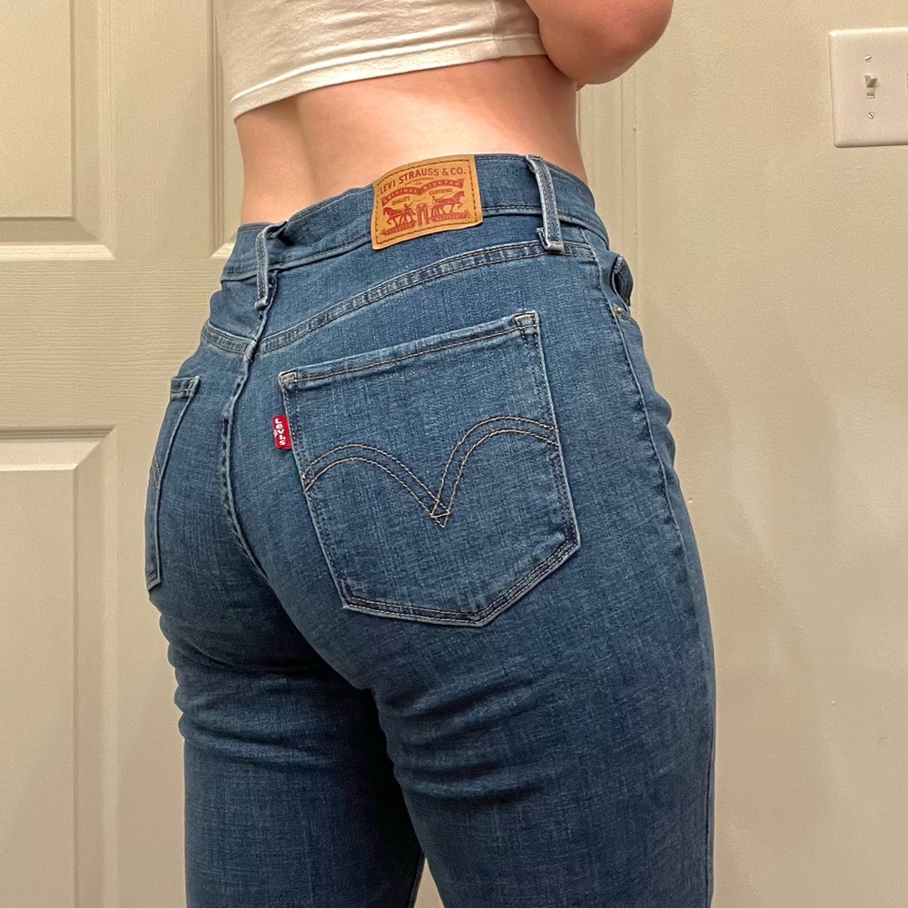 levi’s mid-rise cropped jeans